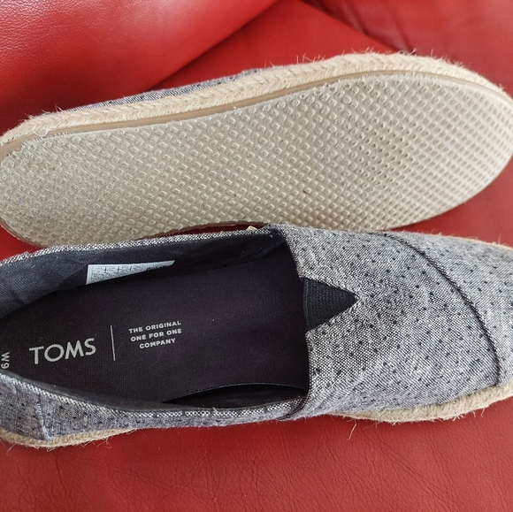TOMS Gray Polka DOT Slip-On Sneakers Sz 9 Women - Picture 2 of 7